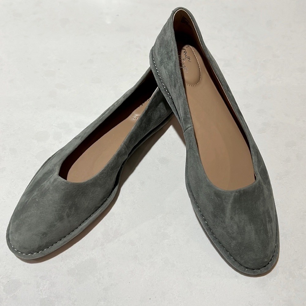CROWN VINTAGE Davi Suede Skimmer Flat Shoe